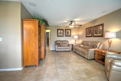 138 Coventry F, West Palm Beach, FL 33417 - photo 2