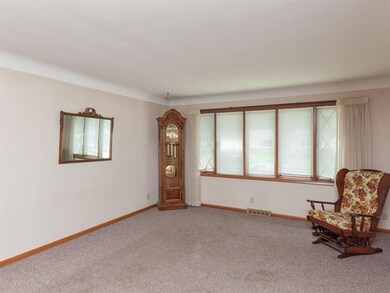 2801 Southland St SW, Cedar Rapids, IA 52404 - photo 2