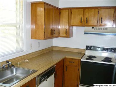 NICE EAT IN KITCHEN WITH ALL APPLIANCES!!!:)