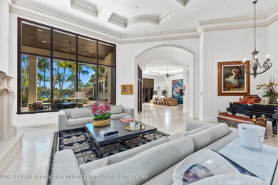 314 W Riverside Dr 27