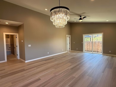 337 Quail Cir, Talent, OR 97540 - photo 7