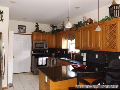 Oak Cabinets w Crown Molding