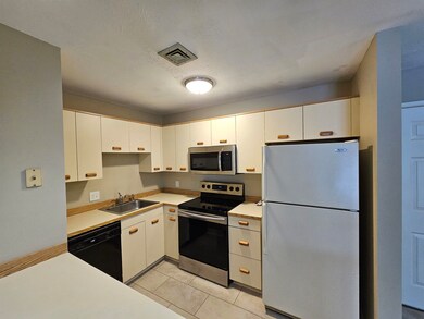 Stoney Creek Condominiums unit 17, Milford, NH 03055 - photo 6