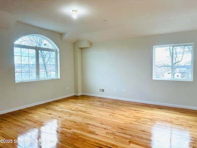 14K1-LIVING ROOM