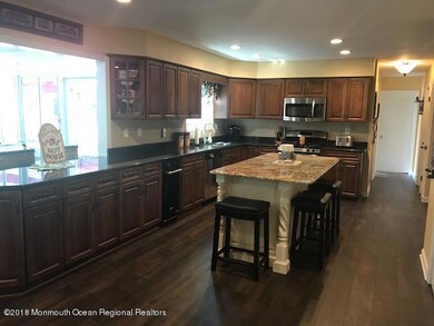 Kitchen-Cabinets Galore