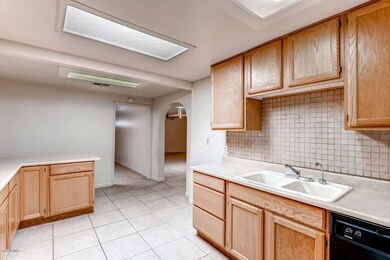 3311 w encanto Phoenix AZ-large-005-1-Ki