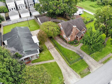 710 Waverly St, Houston, TX 77007 - photo 2