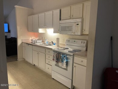 1112 Masters Ln unit A, Greenville, NC 27834 - photo 4