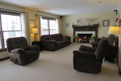 1314 Skyline Dr, Jamestown, ND 58401 - photo 5