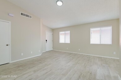 003-photo-living-room-11439990