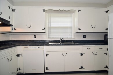 42 Elmwood Dr, Bristol, RI 02809 - photo 5