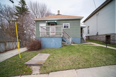 521 Hancock St, Manistee, MI 49660 - photo 3