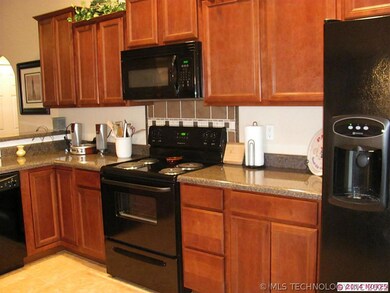 Very Nice Cabinets. Kitchen looks brand new.