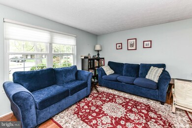 1721 Whitewood Ln, Herndon, VA 20170 - photo 2