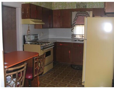 1161 Newport Ave, Pawtucket, RI 02861 - photo 3