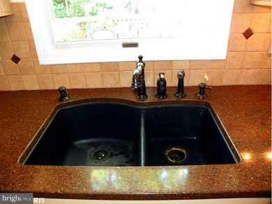 10709 Risingdale Ct, Germantown, MD 20876 - photo 7