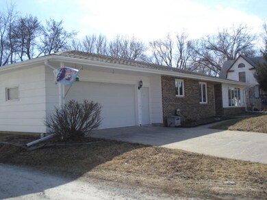 Outside house-NE.JPG