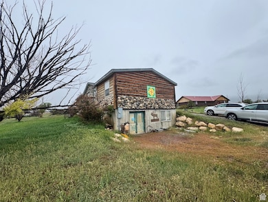 580 E 400 N, Spring City, UT 84662 - photo 3