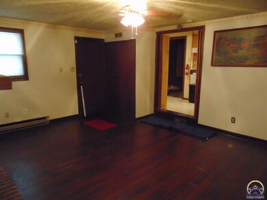 4107 SW Garden Ln, Topeka, KS 66614 - photo 3