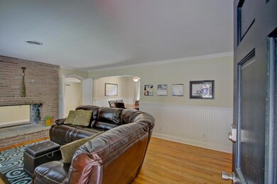 1327 Saint Clair Dr (30)0030