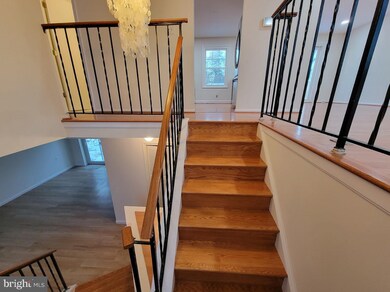 12631 Etruscan Dr, Herndon, VA 20171 - photo 2