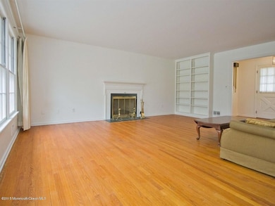 005_LIVING ROOM.jpg