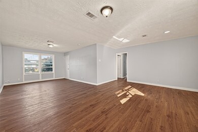 6058 Glenhurst Dr, Houston, TX 77033 - photo 6