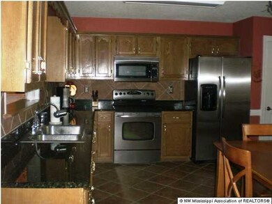 1130 Green T Lake W, Hernando, MS 38632 - photo 4