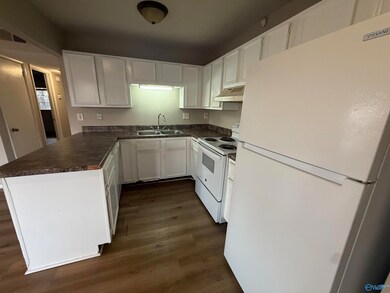 3925 Highridge Dr SW unit A, Huntsville, AL 35802 - photo 4