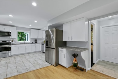 330 Foxwood Rd, Guilford, CT 06437 - photo 4