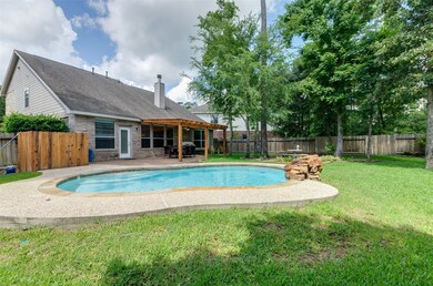 10 Caelin Ct, the Woodlands, TX 77382 - photo 2