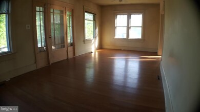 496 N Massanutten St, Strasburg, VA 22657 - photo 5