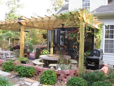 04-Back Patio w-Kings Table