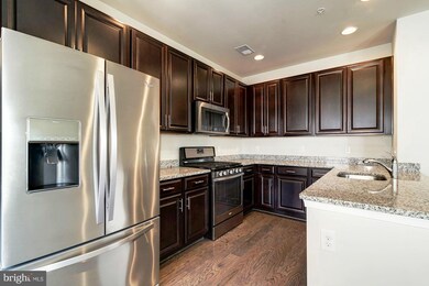 16862 Porters Inn Dr unit 46, Dumfries, VA 22026 - photo 2