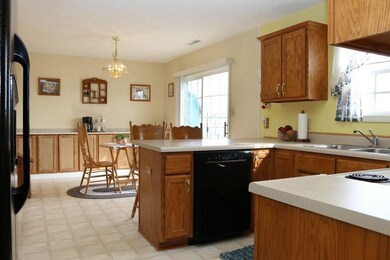 557 West St, Whiteland, IN 46184 - photo 7