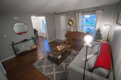 703 Wesfall Ct, Columbus, OH 43228 - photo 4