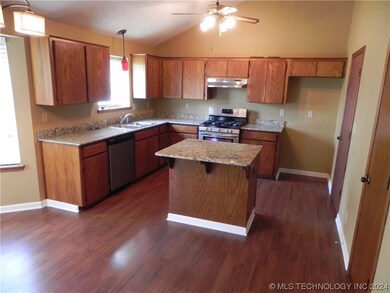 3210 S Maple Place, Broken Arrow, OK 74012 - photo 2