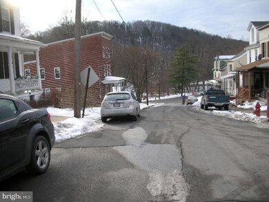 308 Walnut St, Lehighton, PA 18235 - photo 2