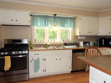 57 Lancaster St, Franklin, NH 03235 - photo 5