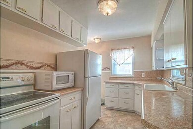 3924 40th St, Des Moines, IA 50310 - photo 4