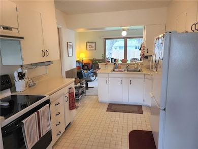 306 E 18th St N, Newton, IA 50208 - photo 2