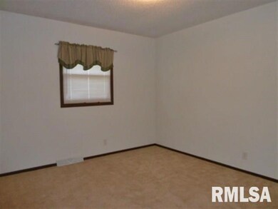1815 N Logan St, Lincoln, IL 62656 - photo 5