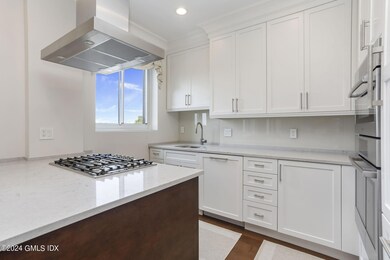 Greenwich Lodge unit 5A, Greenwich, CT 06830 - photo 2