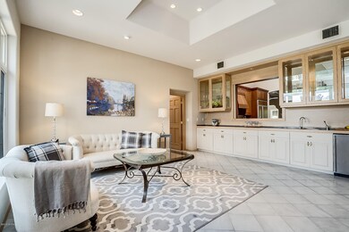 SEATING AREA W/VIEWS