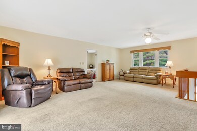 18528 Sherbrooke Dr, Hagerstown, MD 21742 - photo 7