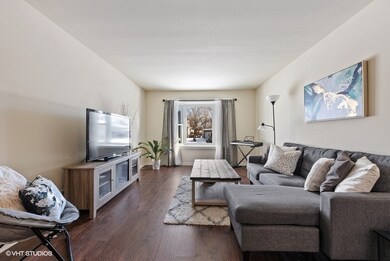 844 Navajo Dr, Carpentersville, IL 60110 - photo 5