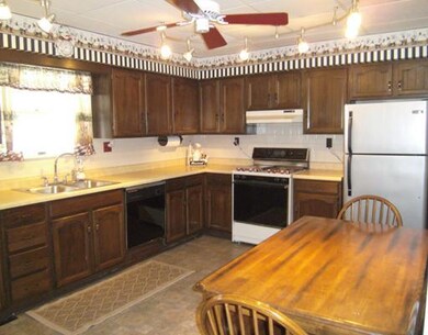 Kitchen. Very attractive kitchen, tons of cabinets