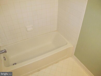 4039 Chetham Way unit 18, Woodbridge, VA 22192 - photo 6