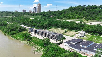 1922 Riverside Dr, Cincinnati, OH 45202 - photo 7