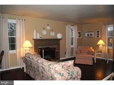 52 N Forge Manor Dr, Phoenixville, PA 19460 - photo 3